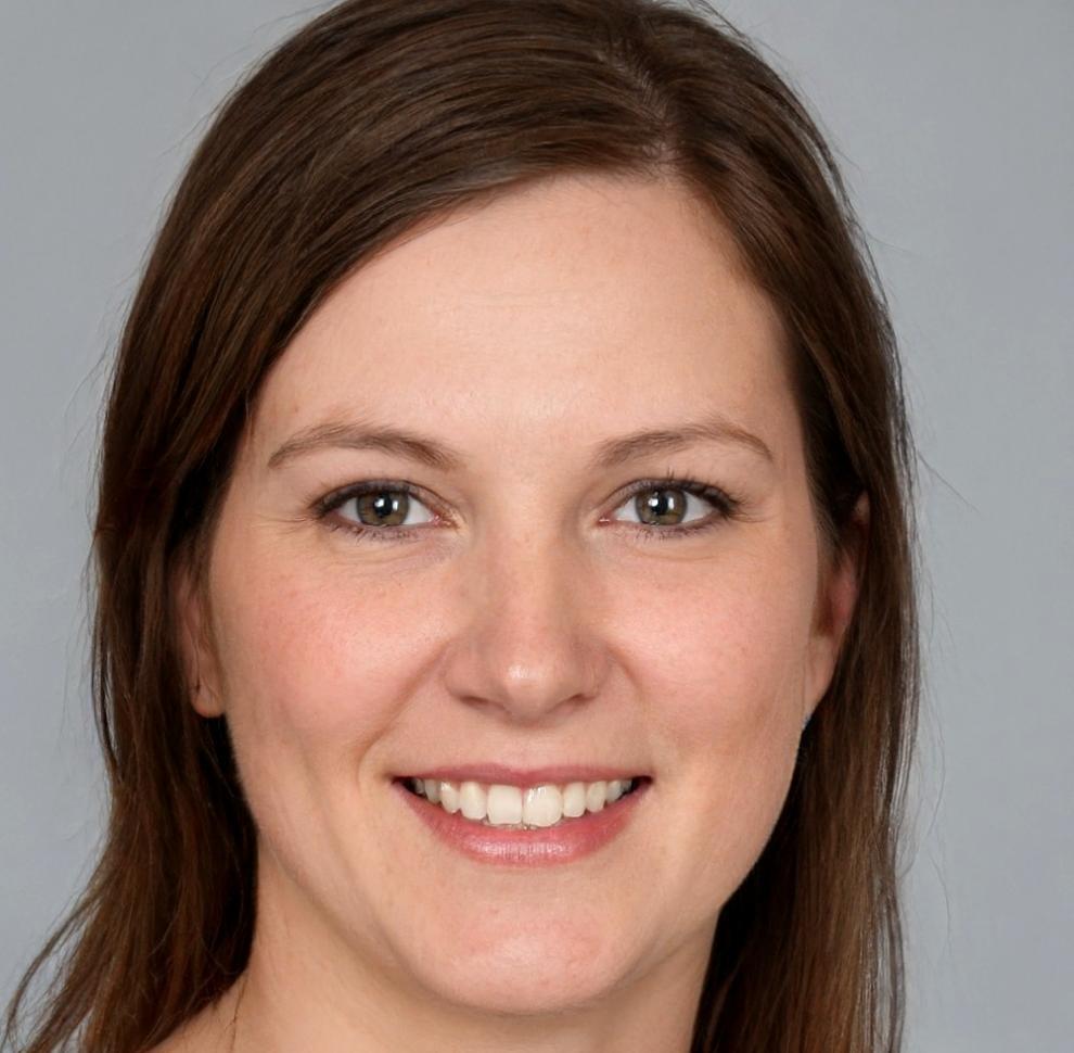 Portrait of webinar instructor Freya Kavanaugh